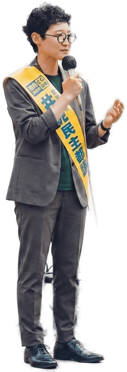街頭演説に立つ井上あいり